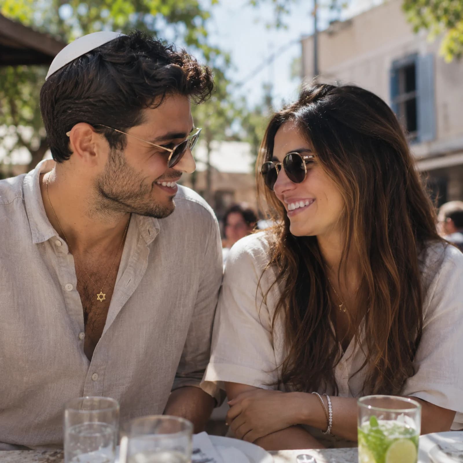 Pareja en un café